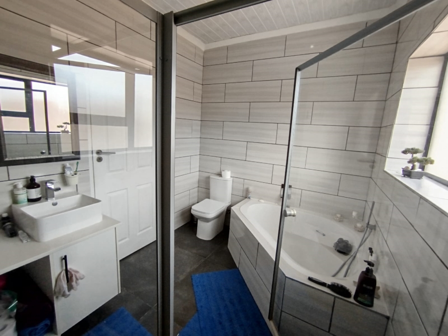 2 Bedroom Property for Sale in Bayview Western Cape